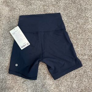 lululemon wunder train 6” short, size 6, navy, NWT